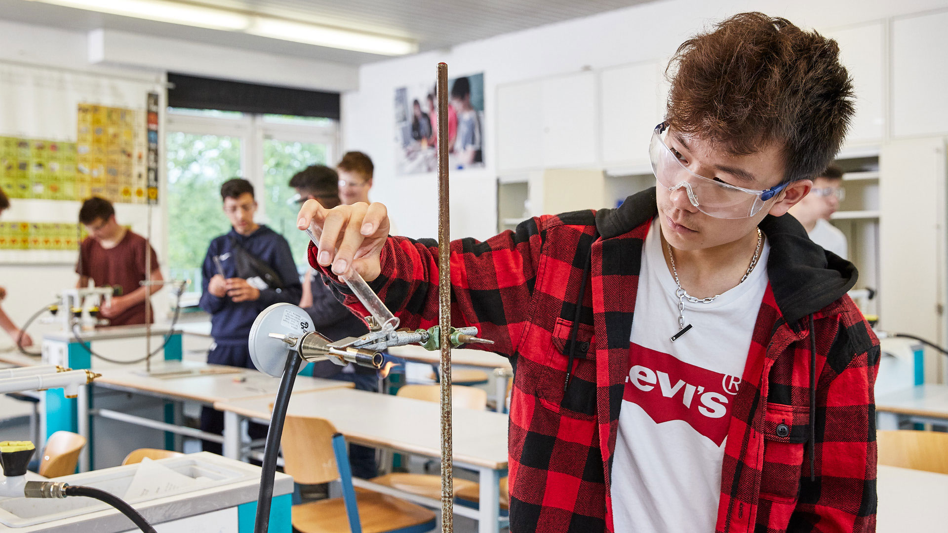 Otto-Hahn-Schule Shooting Schüler im Chemieunterricht