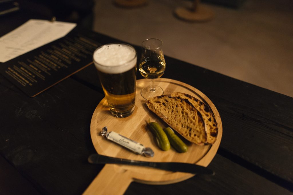 Herrengedeck Tipsy Baker Bar Lokales Marketing